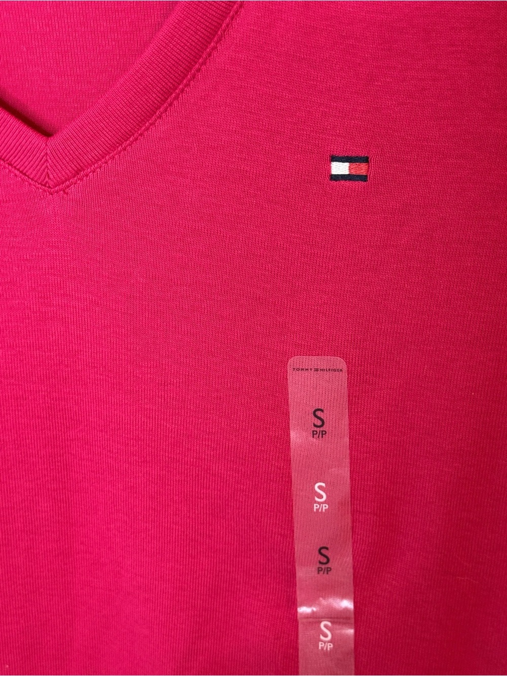 Tommy Hilfiger Women's V-Neck T-Shirt in Red - Picture 3 of 3